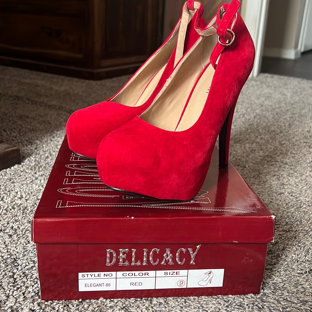 Super cute red heels!